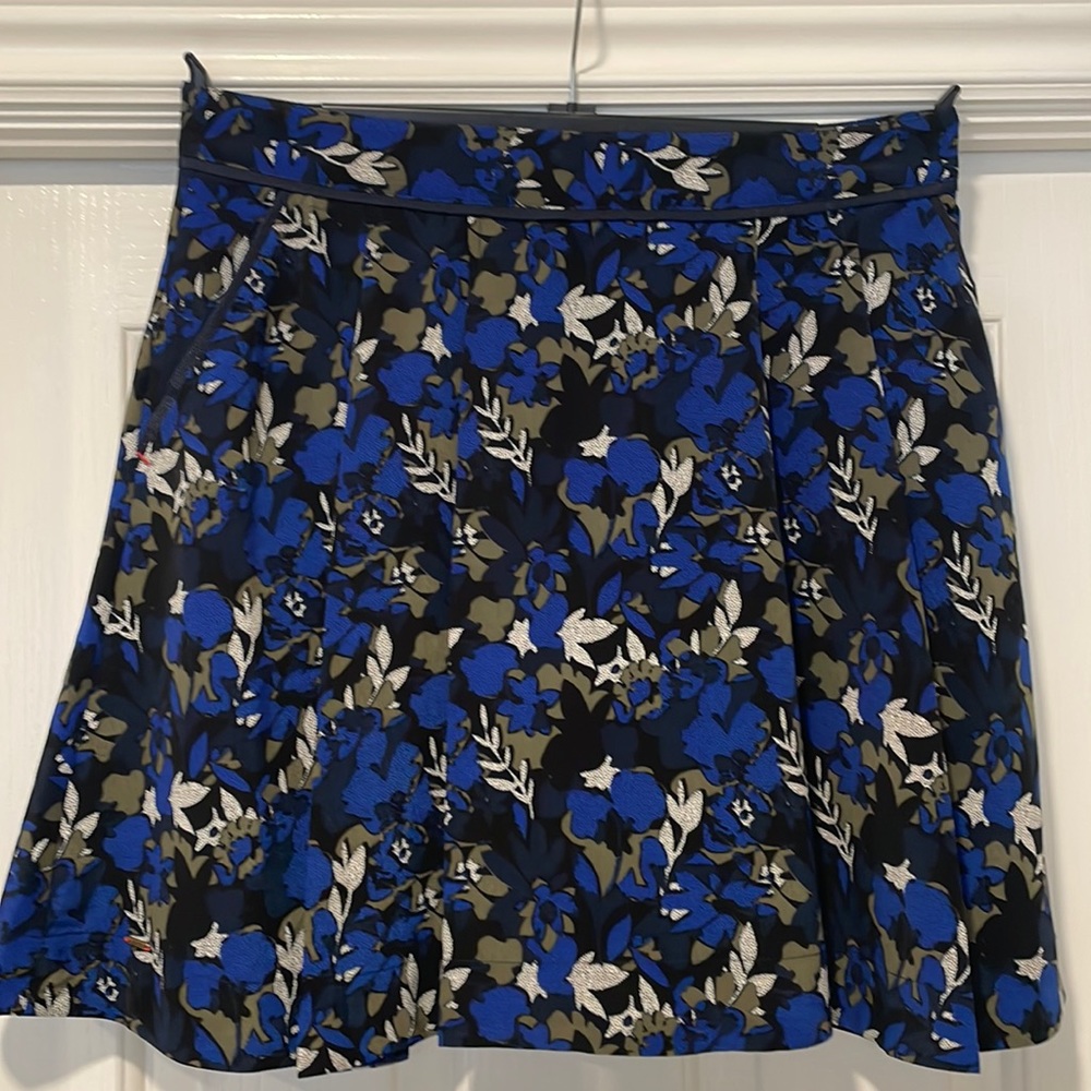 Tommy Hilfiger pleated skirt, sz 6